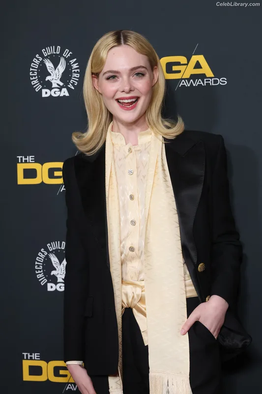 Elle Fanning photo 16 of 4114
