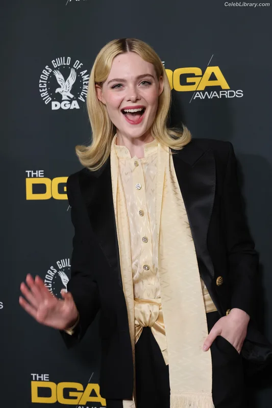Elle Fanning photo 17 of 4114