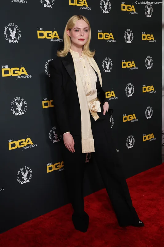 Elle Fanning photo 18 of 4114