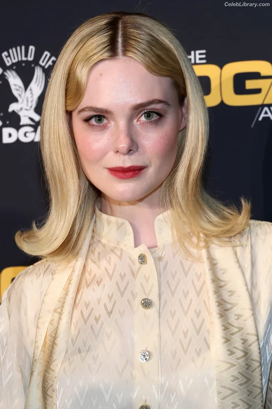 Elle Fanning photo 19 of 4114
