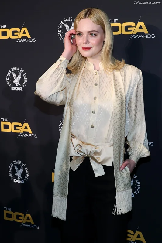 Elle Fanning photo 21 of 4114