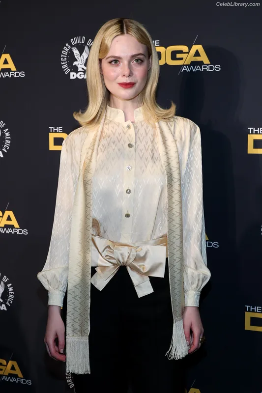 Elle Fanning photo 1 of 4114