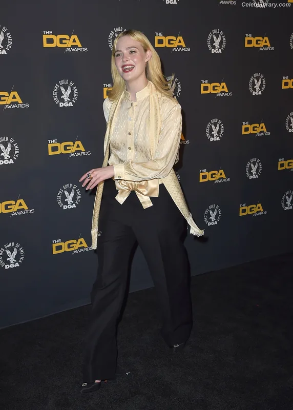 Elle Fanning photo 4 of 4114
