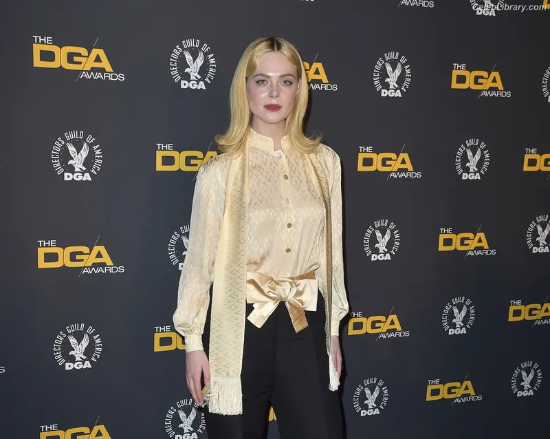 Elle Fanning photo 6 of 4114