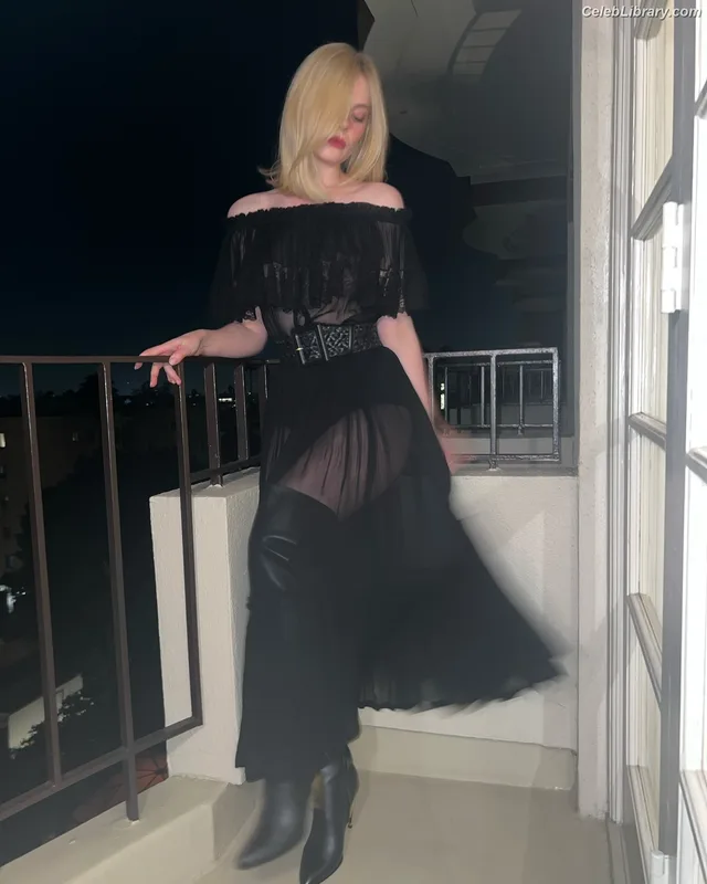 Elle Fanning photo 16 of 4114
