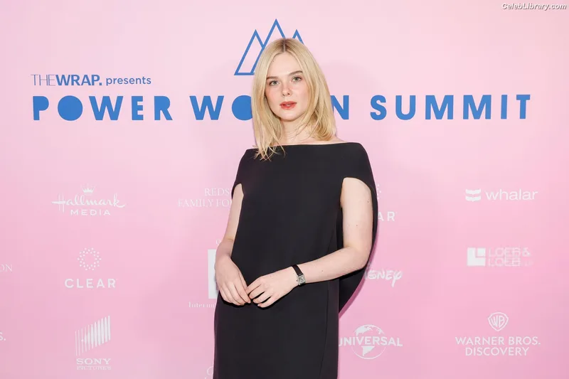 Elle Fanning photo 18 of 4114