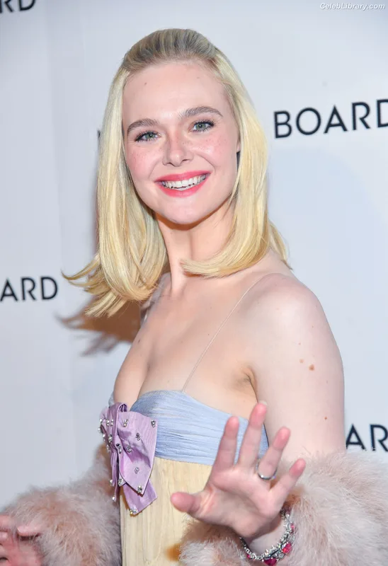 Elle Fanning photo 20 of 4114