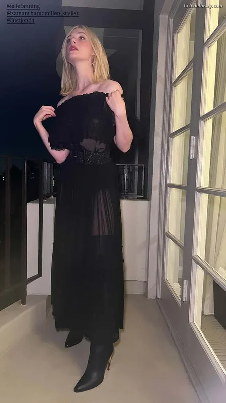 Elle Fanning photo 23 of 4114