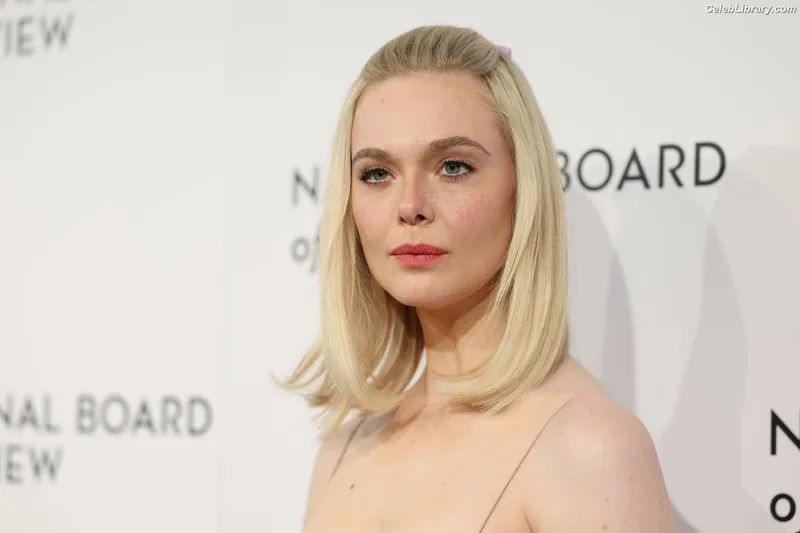 Elle Fanning photo 6 of 4114