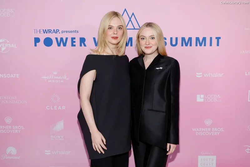 Elle Fanning photo 8 of 4114