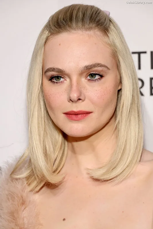 Elle Fanning photo 12 of 4114