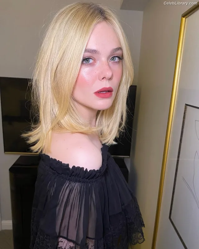 Elle Fanning photo 13 of 4114