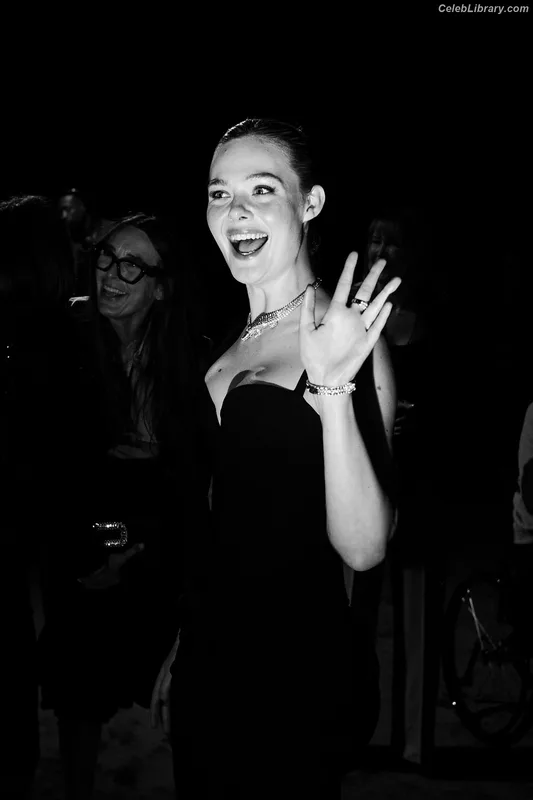 Elle Fanning photo 2 of 4114