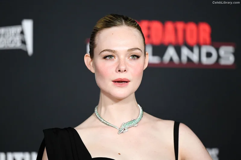Elle Fanning photo 6 of 4114