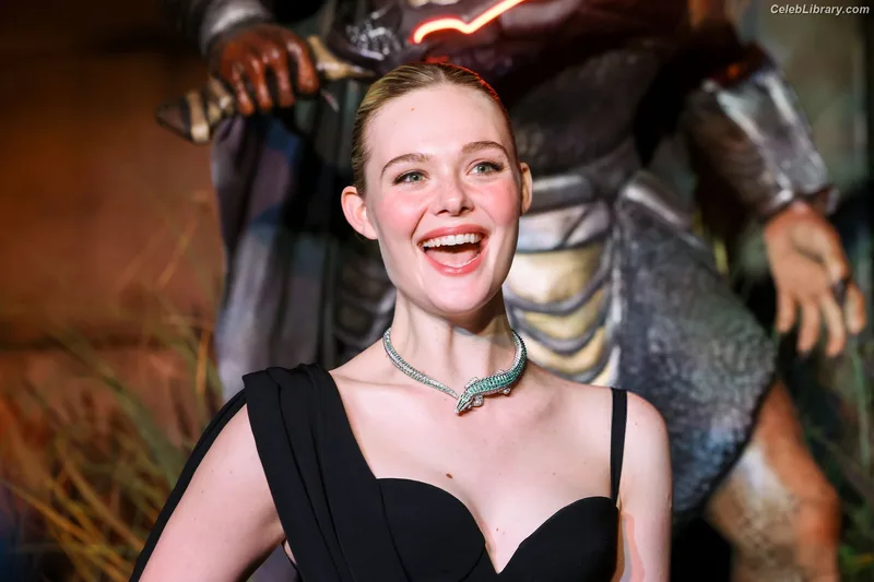 Elle Fanning photo 21 of 4114