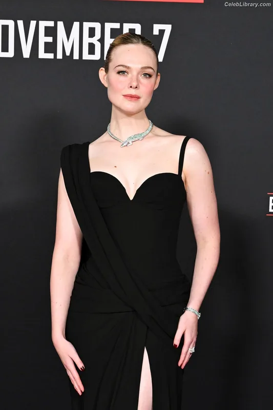 Elle Fanning photo 14 of 4114