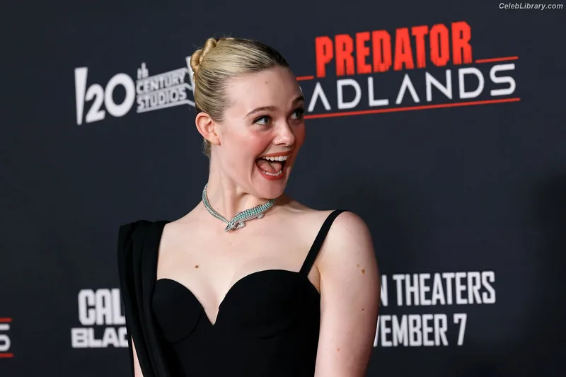 Elle Fanning photo 16 of 4114