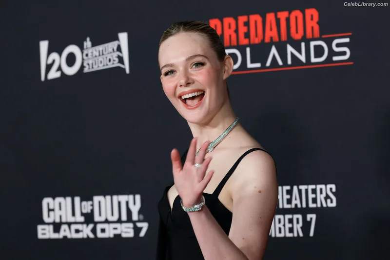 Elle Fanning photo 17 of 4114