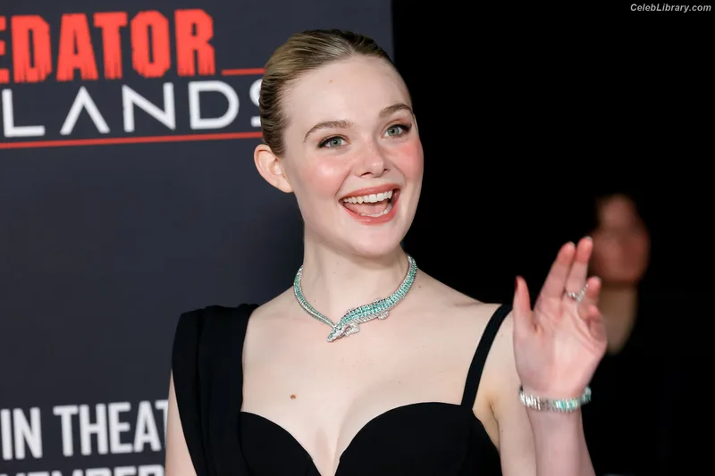 Elle Fanning photo 18 of 4114