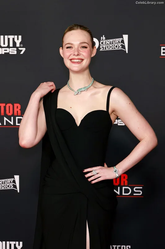 Elle Fanning photo 23 of 4114