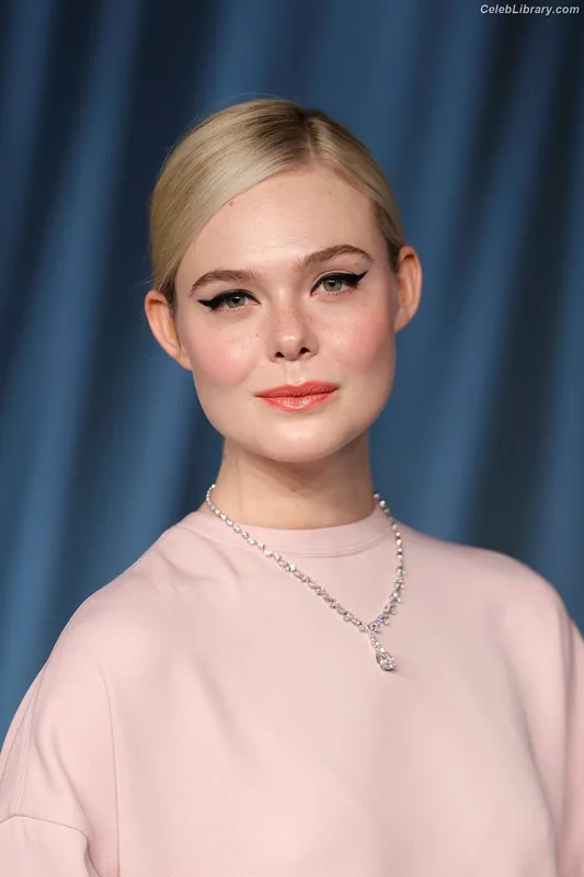 Elle Fanning photo 7 of 4114