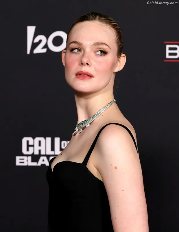Elle Fanning photo 8 of 4114