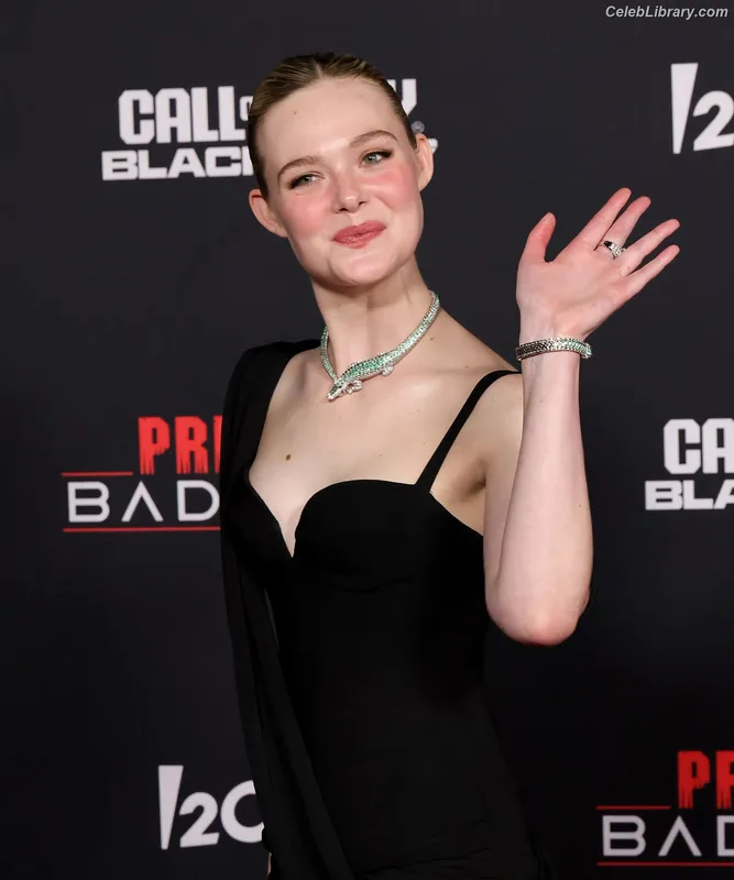 Elle Fanning photo 9 of 4114