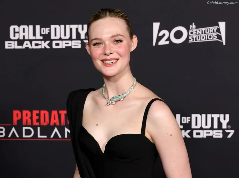 Elle Fanning photo 10 of 4114