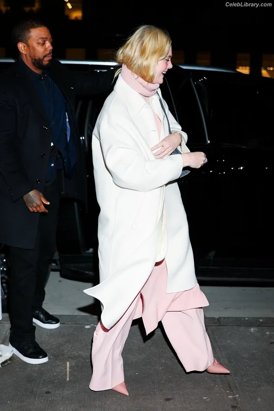 Elle Fanning photo 14 of 4114