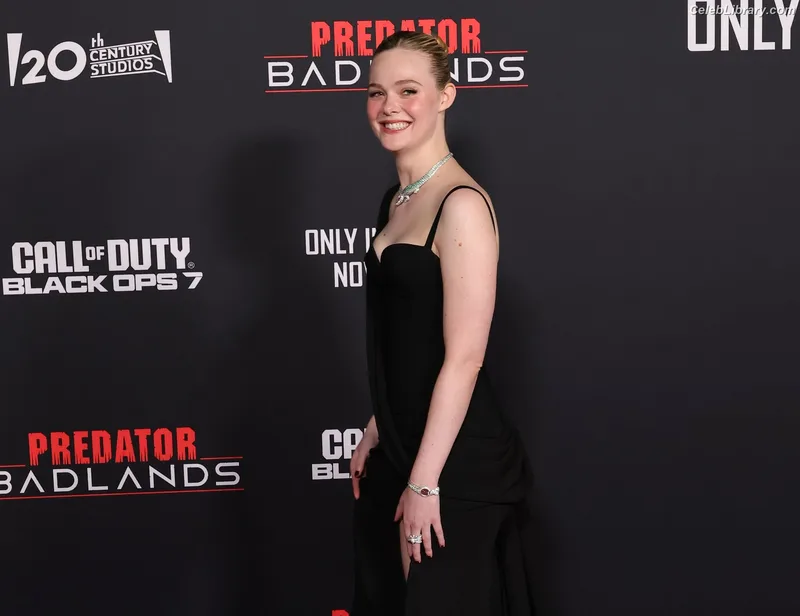 Elle Fanning photo 16 of 4114