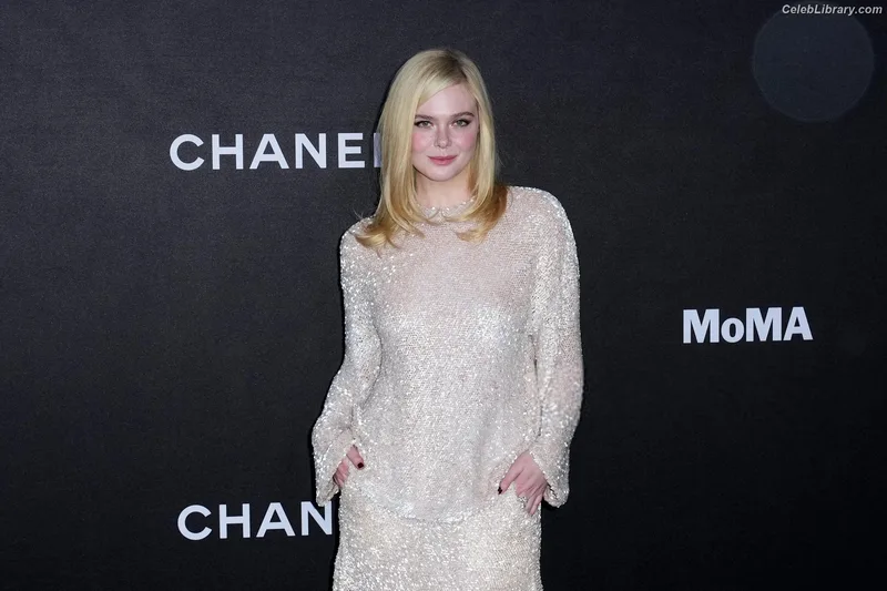 Elle Fanning photo 17 of 4114