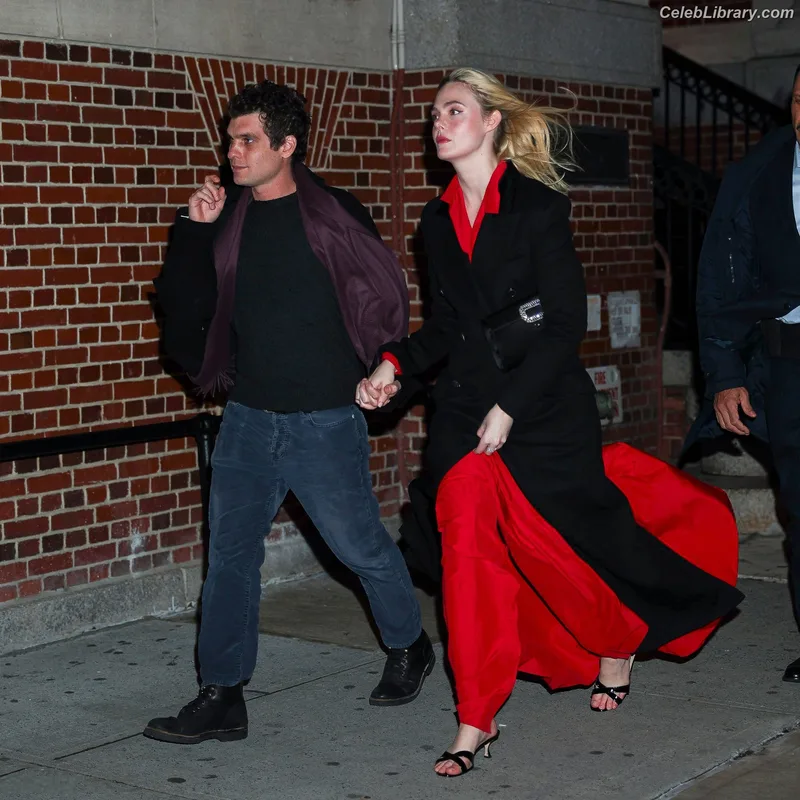 Elle Fanning photo 16 of 4114