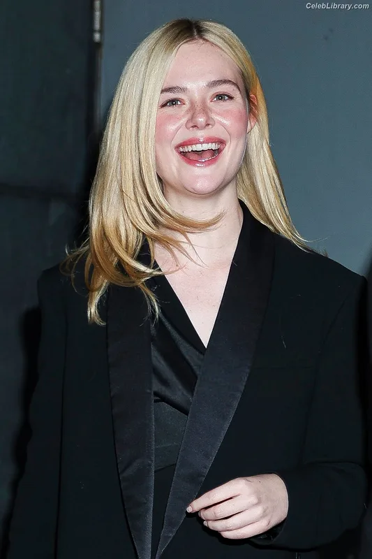 Elle Fanning photo 18 of 4114