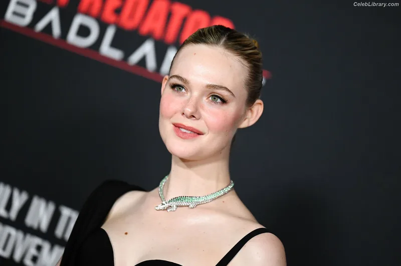 Elle Fanning photo 1 of 4114