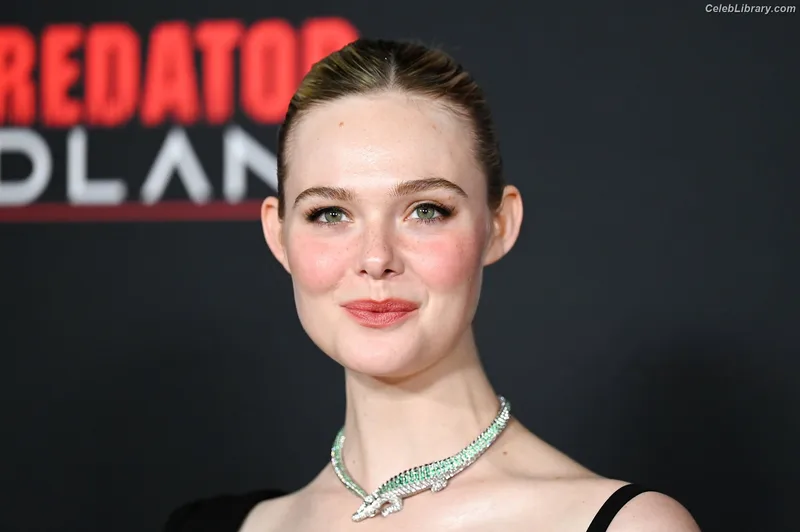 Elle Fanning photo 6 of 4114