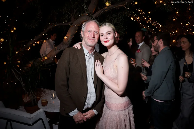 Elle Fanning photo 15 of 4114