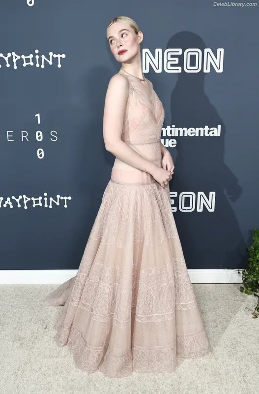 Elle Fanning photo 18 of 4114
