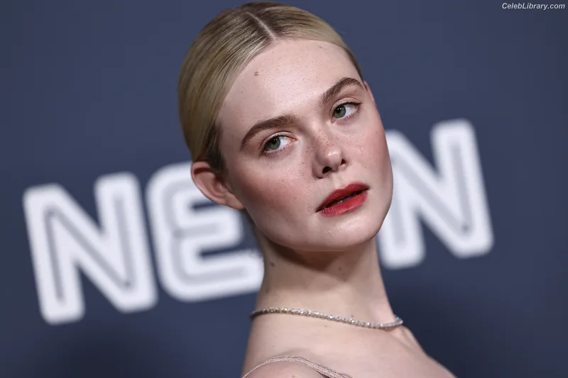 Elle Fanning photo 19 of 4114