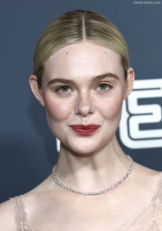 Elle Fanning photo 23 of 4114