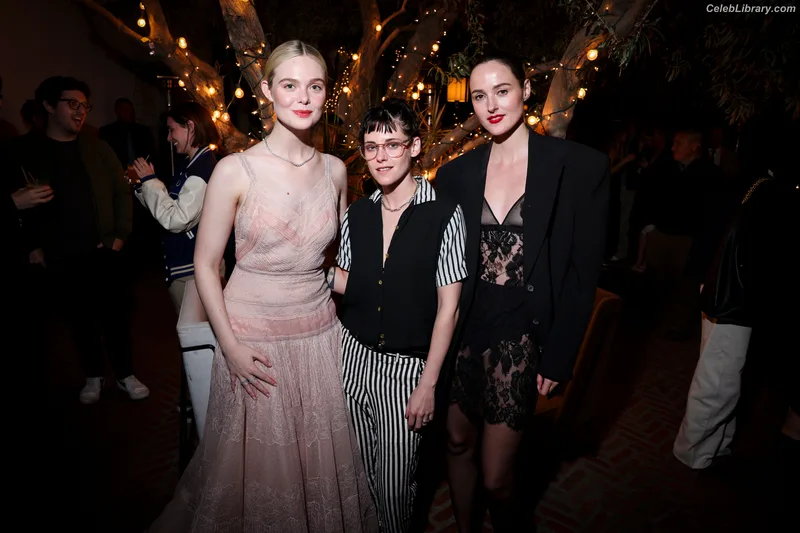Elle Fanning photo 24 of 4114