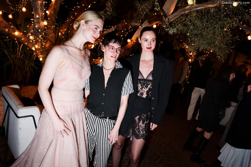 Elle Fanning photo 1 of 4114