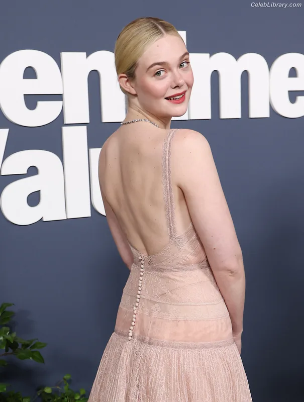 Elle Fanning photo 20 of 4114