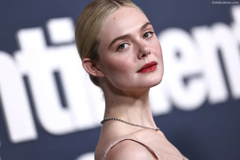 Elle Fanning photo 23 of 4114