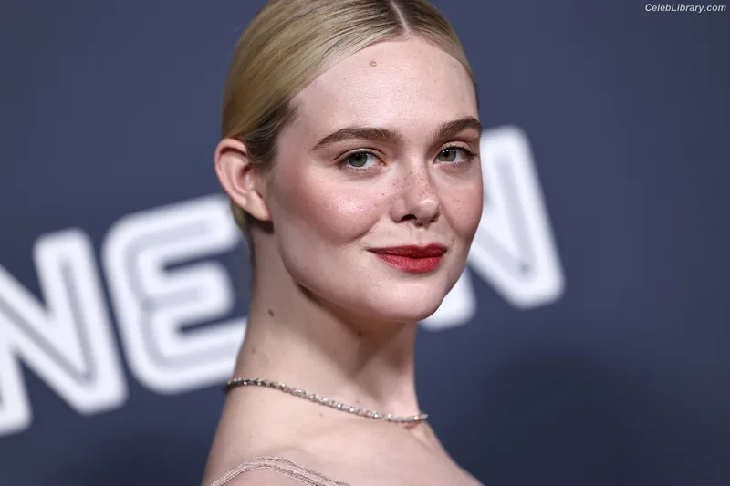 Elle Fanning photo 24 of 4114