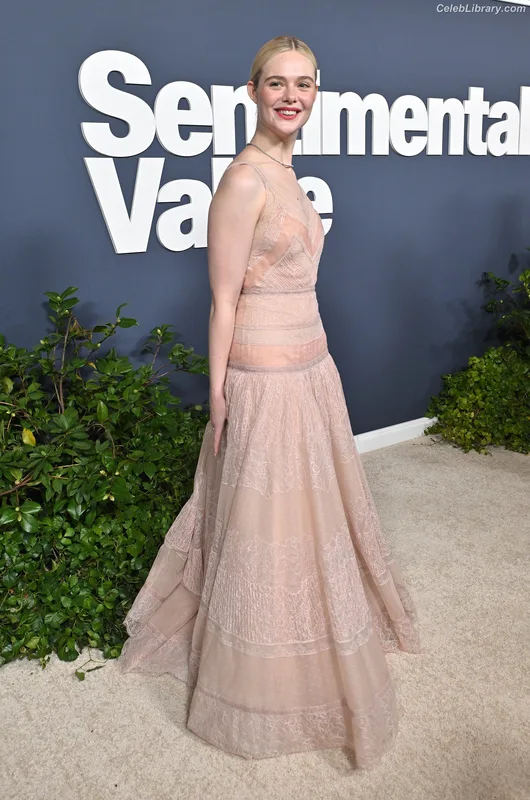 Elle Fanning photo 3 of 4114