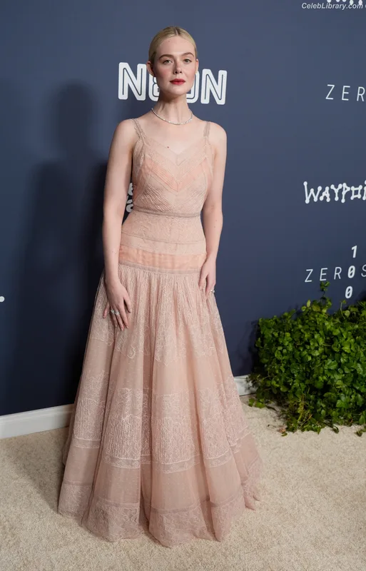 Elle Fanning photo 6 of 4114
