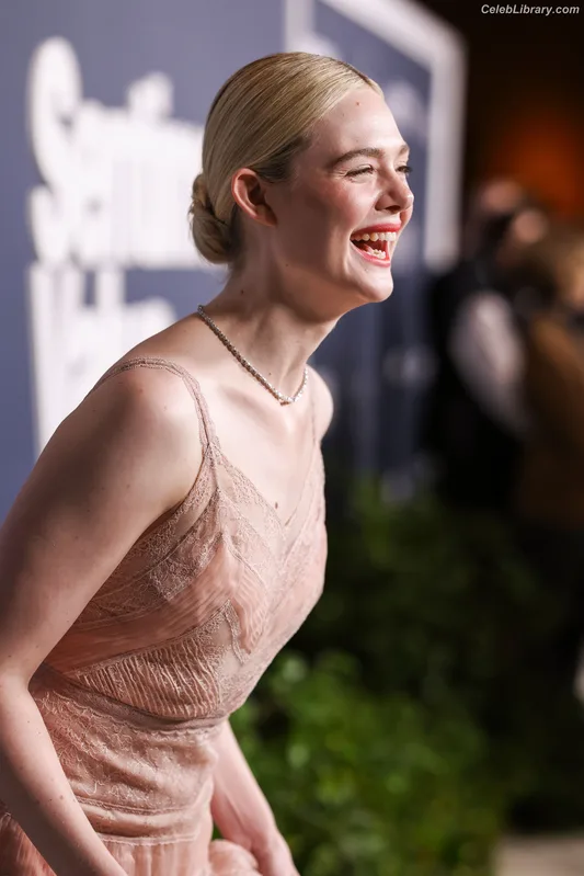 Elle Fanning photo 8 of 4114
