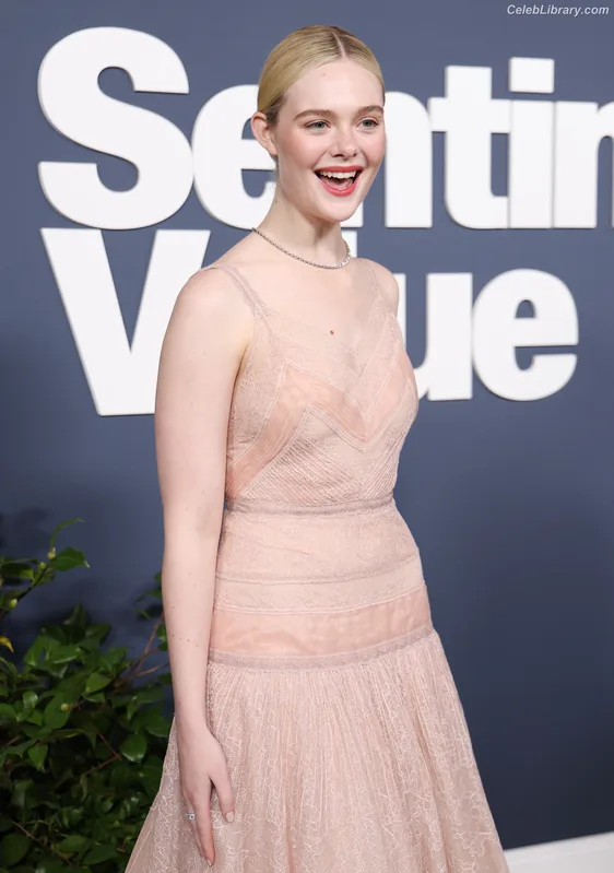 Elle Fanning photo 11 of 4114