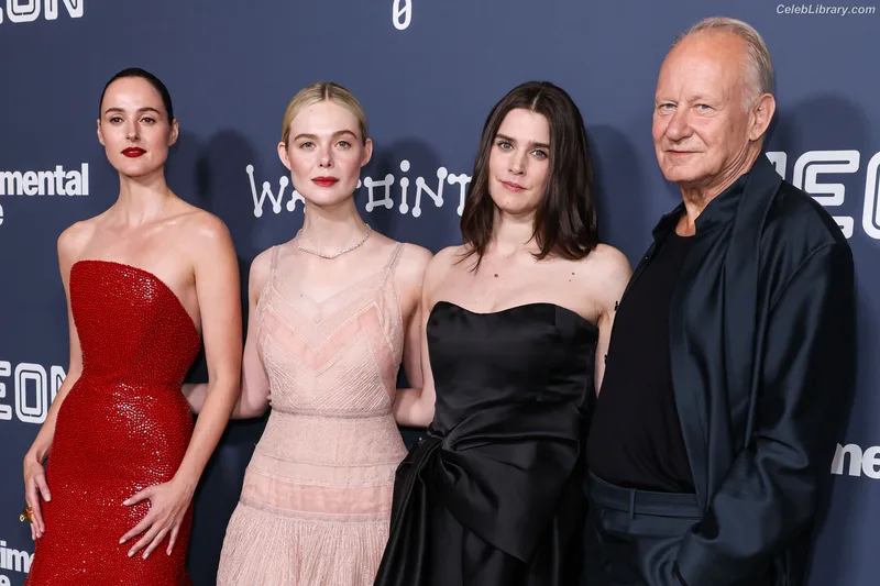 Elle Fanning photo 19 of 4114