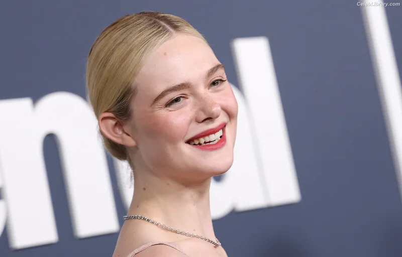 Elle Fanning photo 1 of 4114